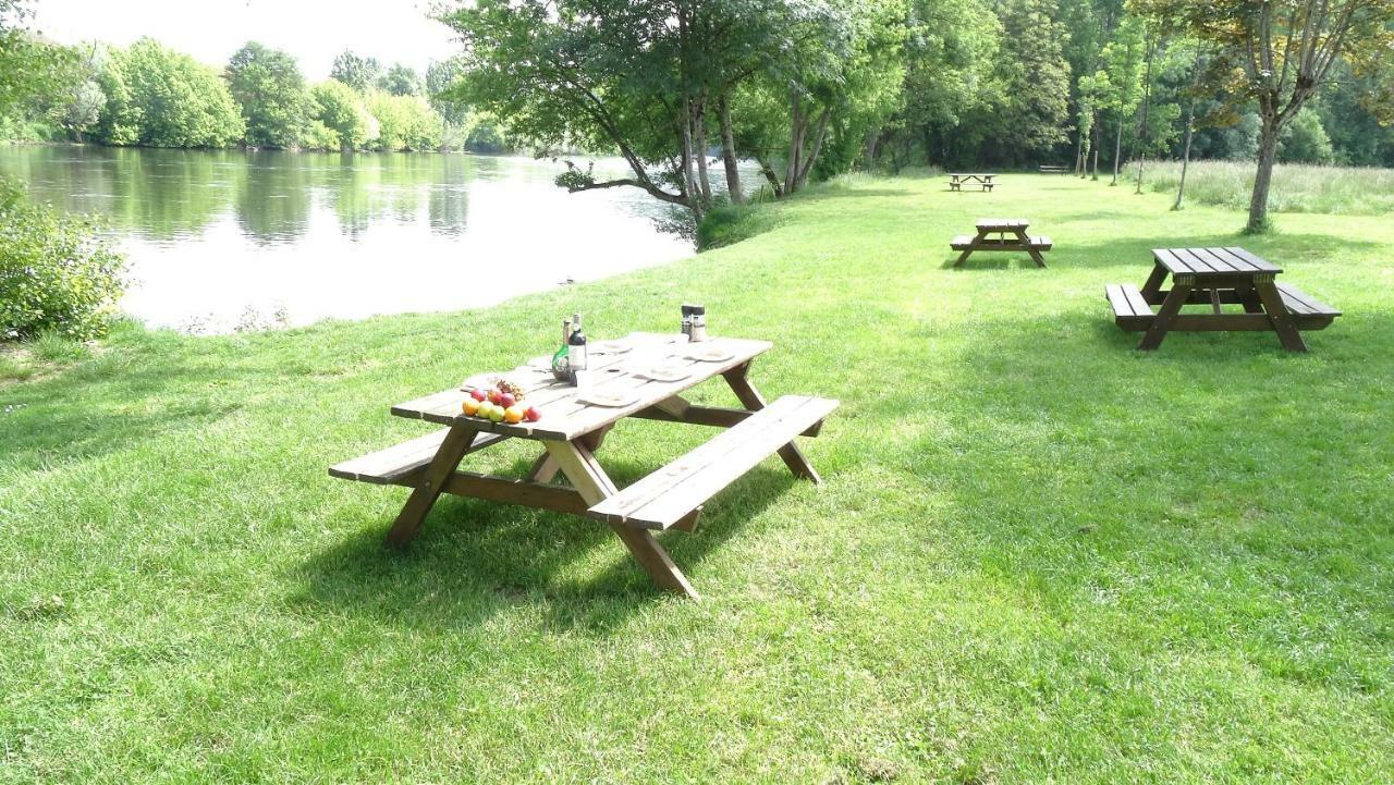 Chambre Du Sabotier - Studio Troglodytique - A 100 M Baignade En Riviere - Location De Canoe - Circuits Cyclo - Aire De Pique-Nique - 3 Restaurants كاستلناود لا شابيل المظهر الخارجي الصورة